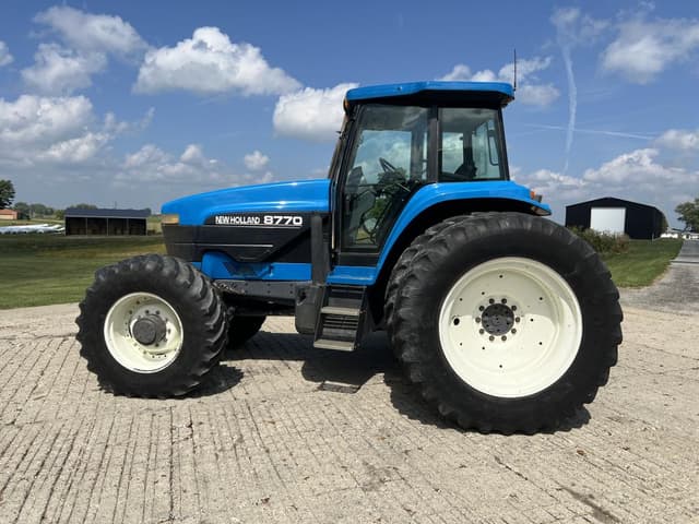 Image of New Holland 8770 equipment image 2