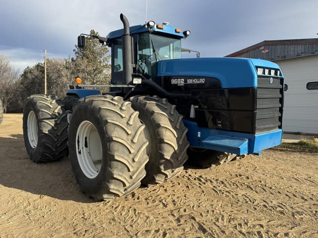 Image of New Holland 9682 equipment image 1