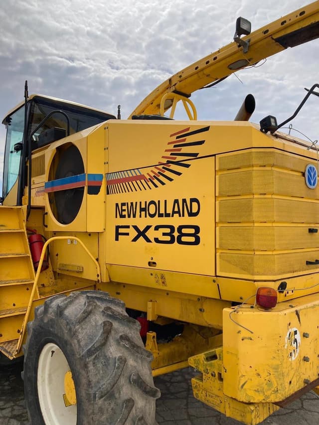 Image of New Holland FX38 equipment image 2