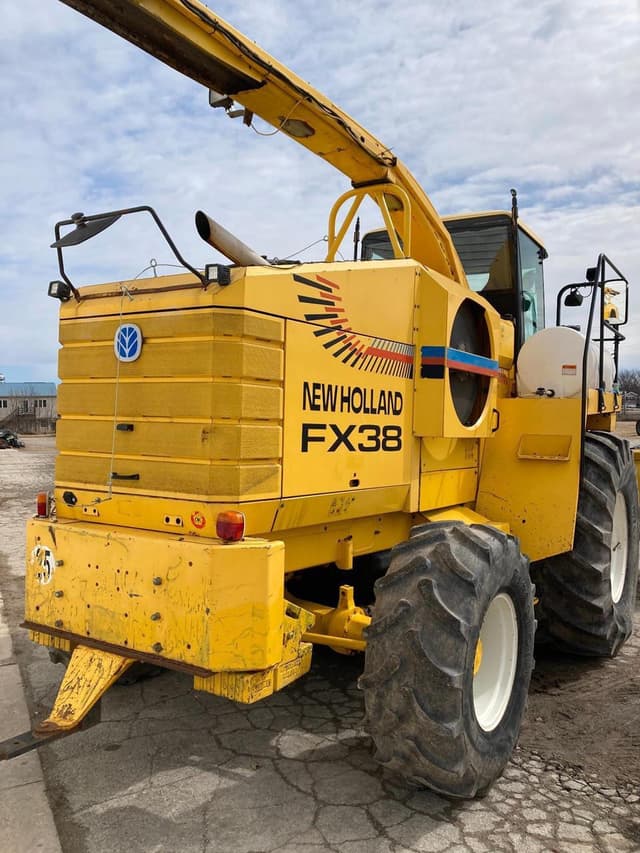 Image of New Holland FX38 equipment image 3