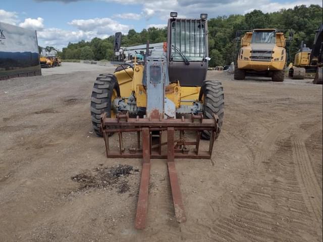 Image of New Holland LM840 equipment image 1
