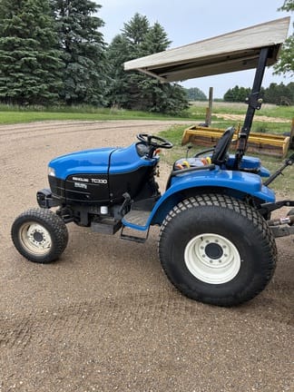 1999 New Holland TC33 Equipment Image0