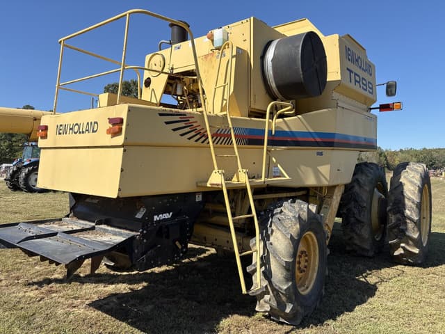 Image of New Holland TR99 equipment image 3