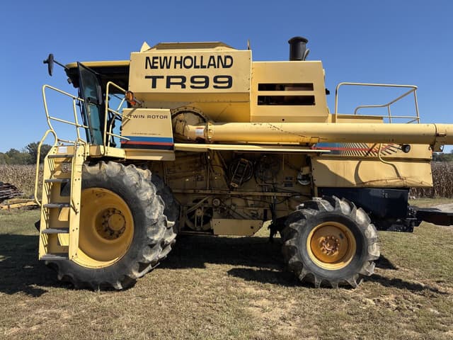 Image of New Holland TR99 equipment image 3
