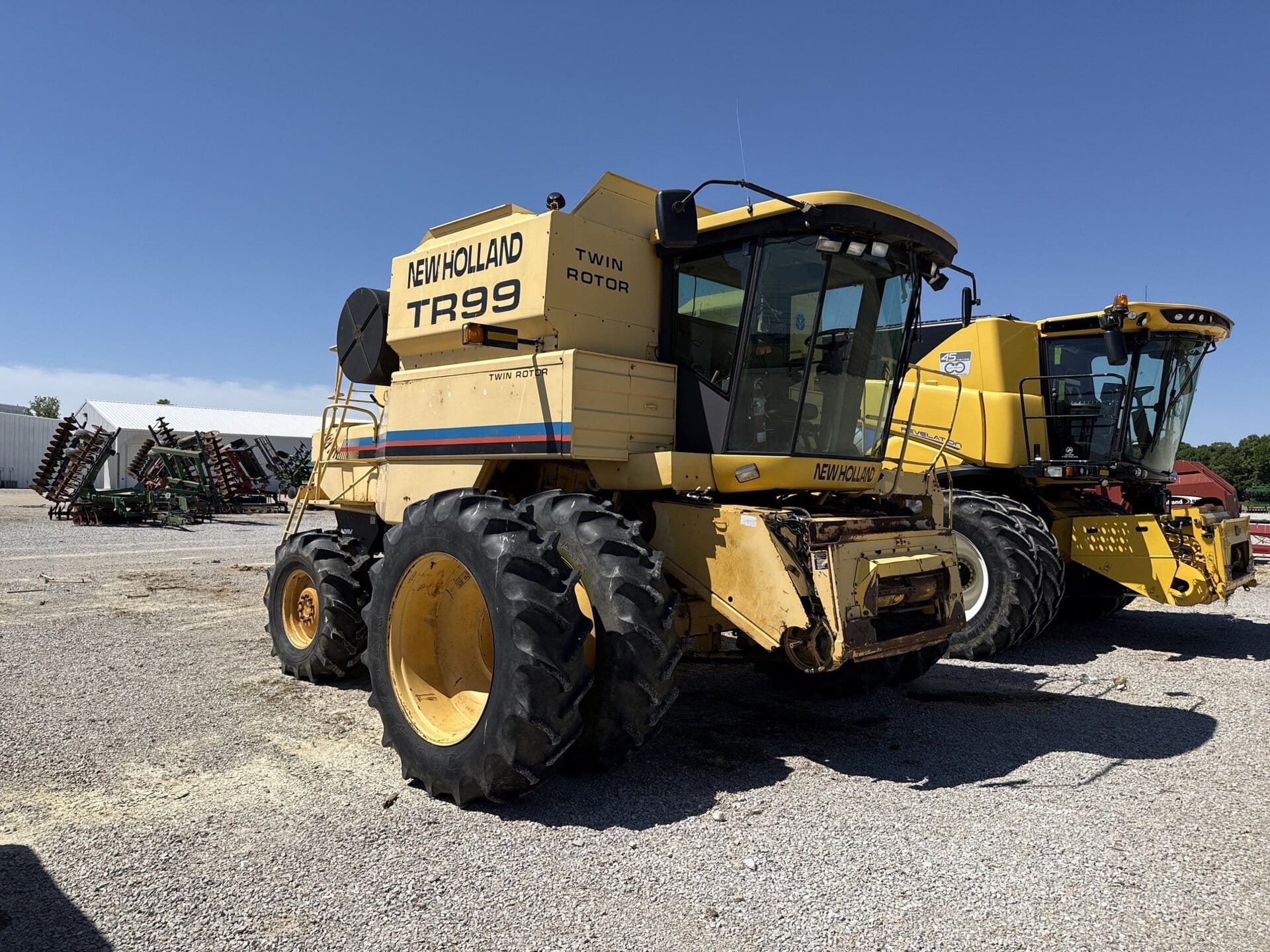 1999 New Holland TR99 Equipment Image0