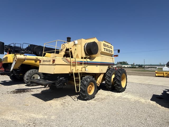 Image of New Holland TR99 equipment image 2