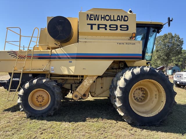 Image of New Holland TR99 equipment image 1