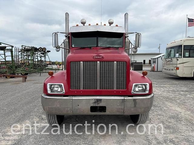 Image of Peterbilt 330 equipment image 1