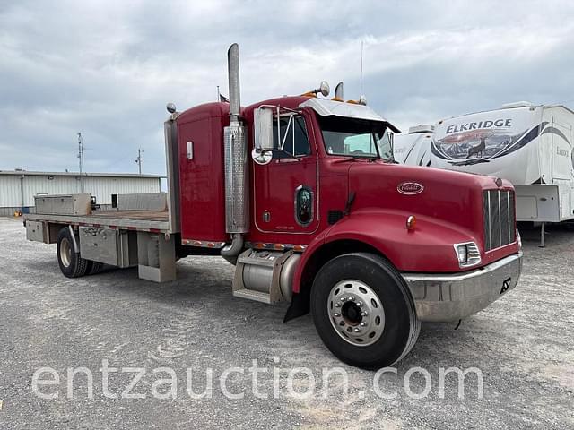 Image of Peterbilt 330 equipment image 2