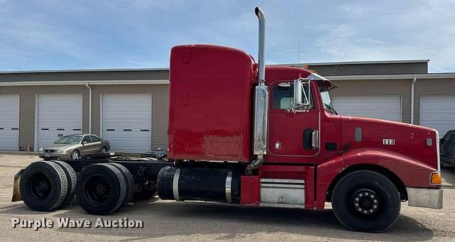Image of Peterbilt 377 equipment image 3