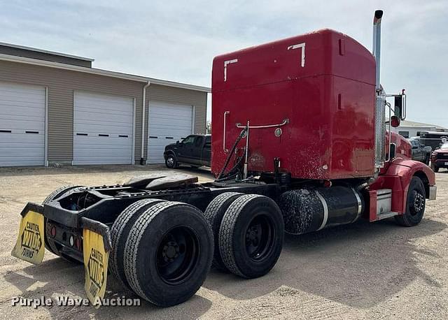 Image of Peterbilt 377 equipment image 4