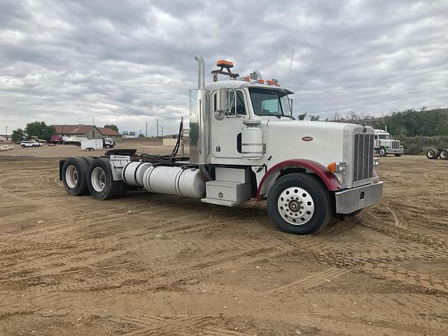 Image of Peterbilt 377 equipment image 1