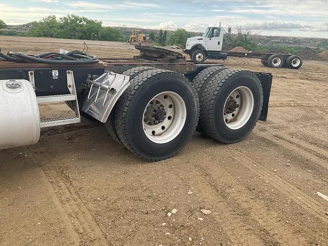 Image of Peterbilt 377 equipment image 4