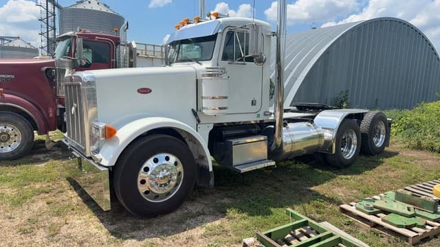 Image of Peterbilt 378 equipment image 2