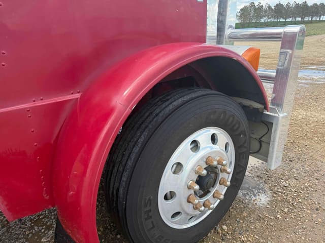 Image of Peterbilt 378 equipment image 4