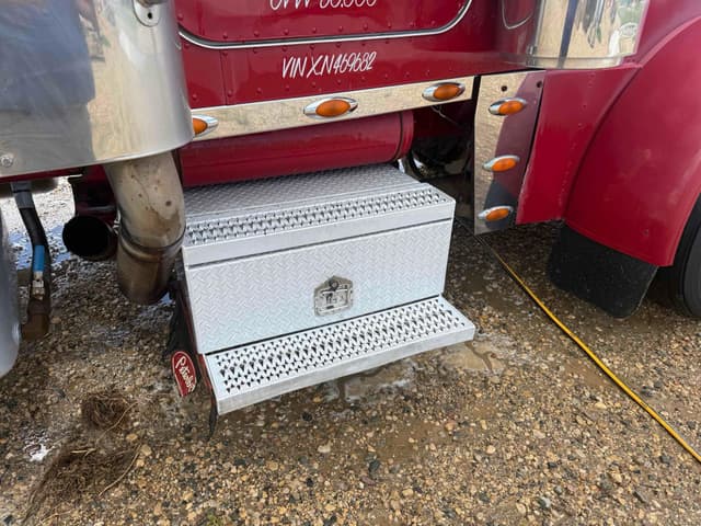 Image of Peterbilt 378 equipment image 3