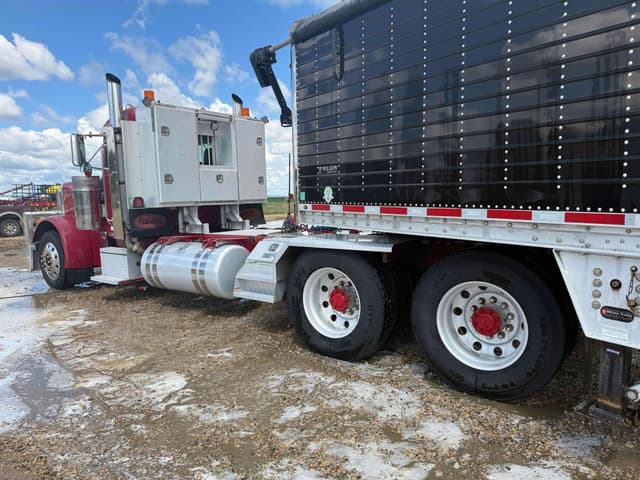 Image of Peterbilt 378 equipment image 2
