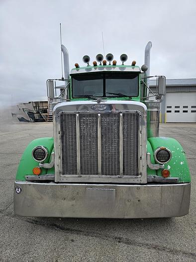 Image of Peterbilt 379 equipment image 3