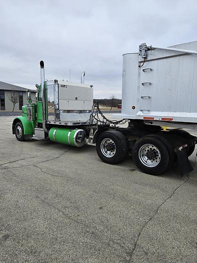 Image of Peterbilt 379 equipment image 1
