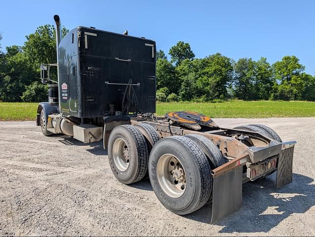 Image of Peterbilt 379 equipment image 2