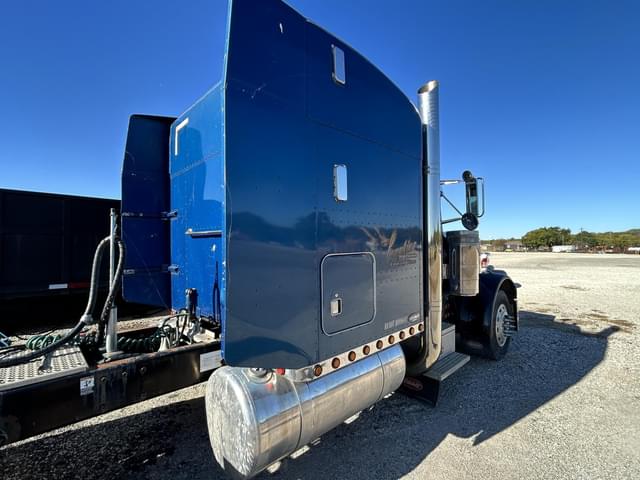 Image of Peterbilt 379 equipment image 1