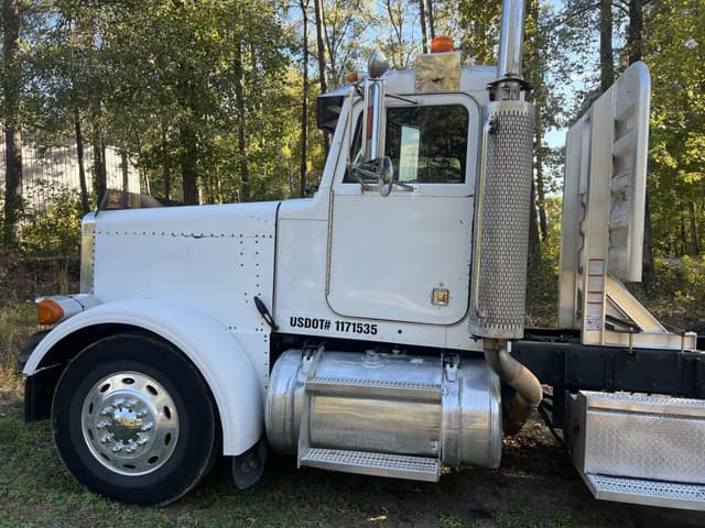 Image of Peterbilt 379 equipment image 1