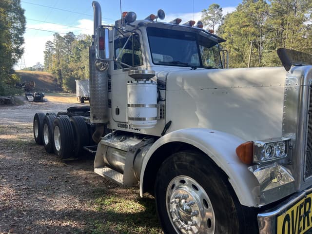 Image of Peterbilt 379 equipment image 4