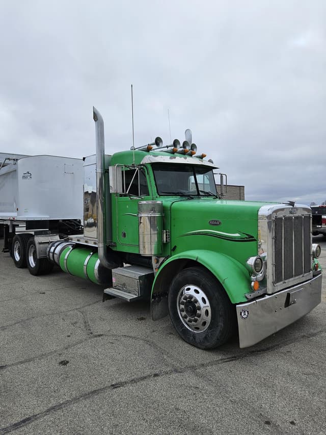 Image of Peterbilt 379 equipment image 4