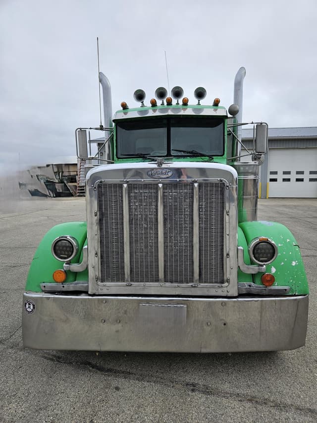 Image of Peterbilt 379 equipment image 3