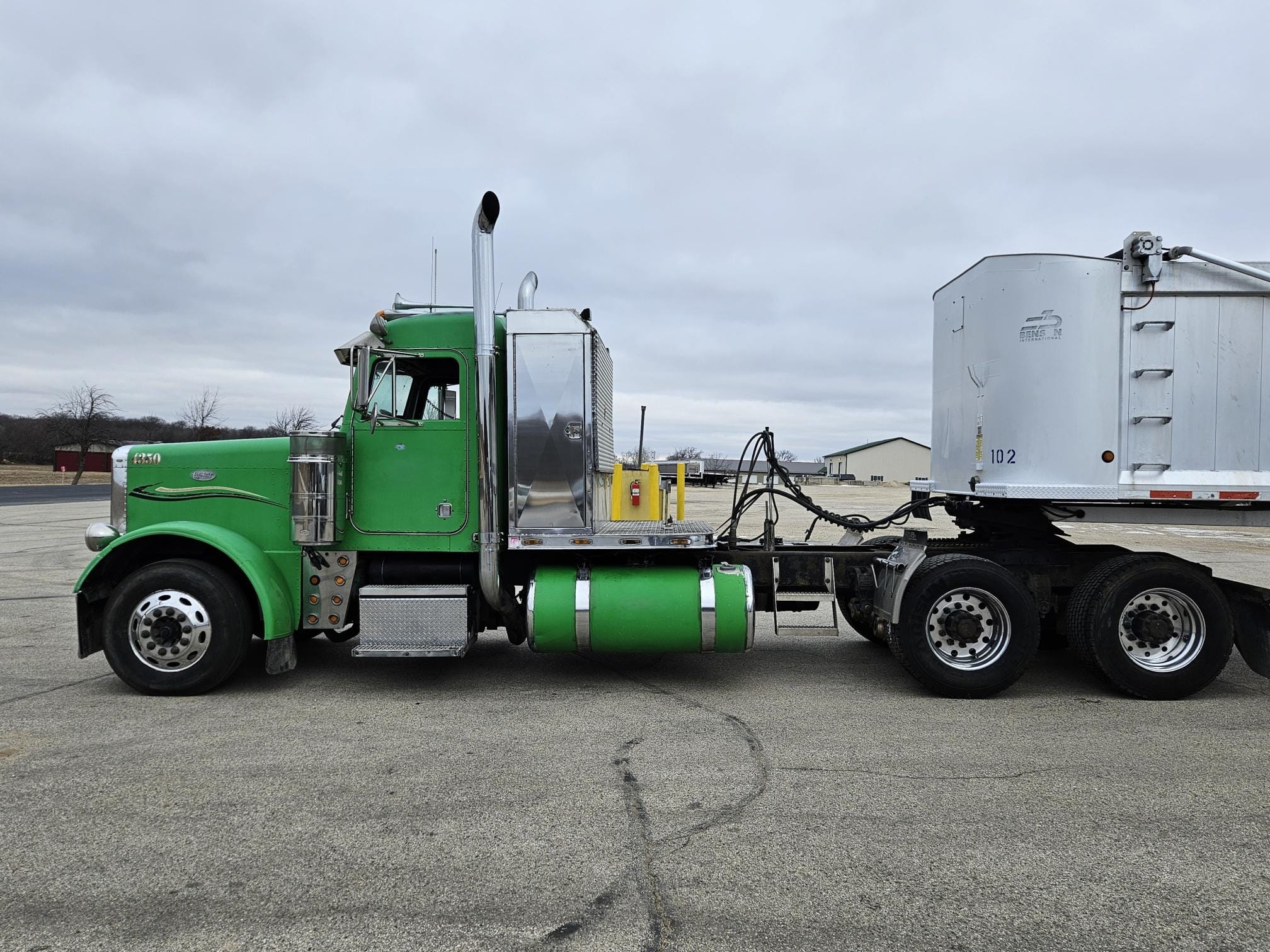1999 Peterbilt 379 Equipment Image0