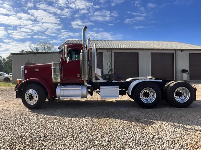 Image of Peterbilt 379 equipment image 1