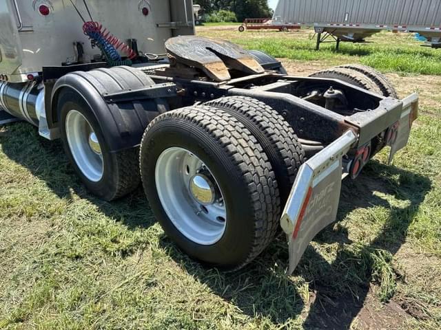 Image of Peterbilt 379 equipment image 4