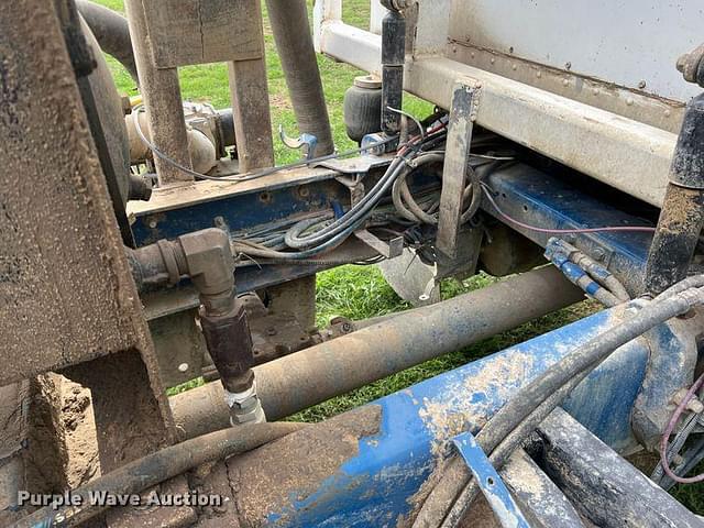 Thumbnail image Peterbilt 379 33