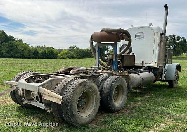 Thumbnail image Peterbilt 379 4