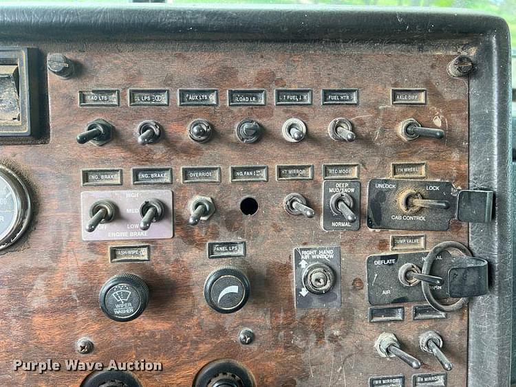 Main image Peterbilt 379 53