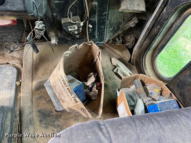 Thumbnail image Peterbilt 379 68