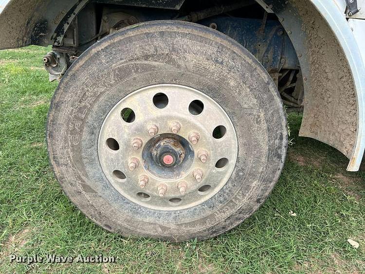 Main image Peterbilt 379 82