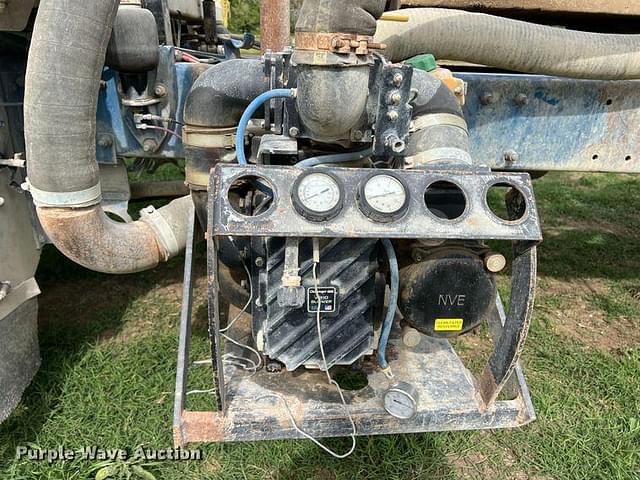 Thumbnail image Peterbilt 379 8