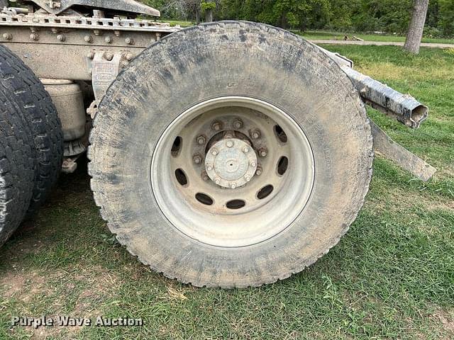 Thumbnail image Peterbilt 379 90