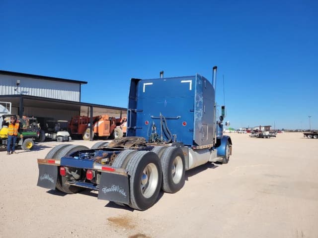 Image of Peterbilt 379 equipment image 4