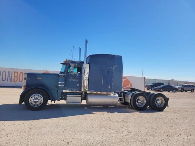 Image of Peterbilt 379 equipment image 1