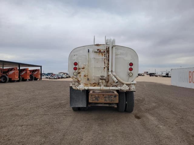 Image of Peterbilt 379 equipment image 4