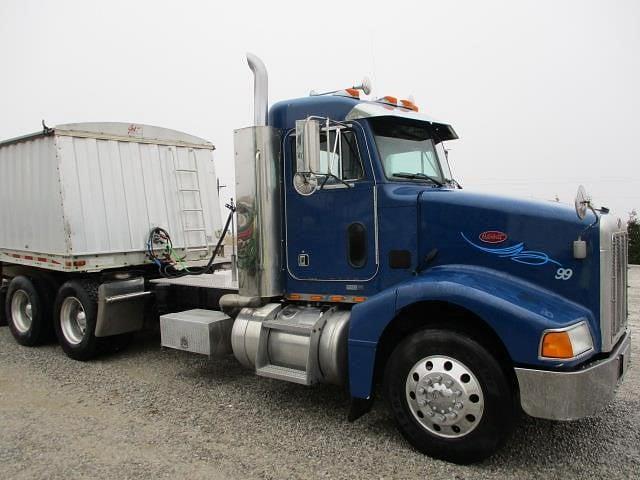 Image of Peterbilt 385 equipment image 4