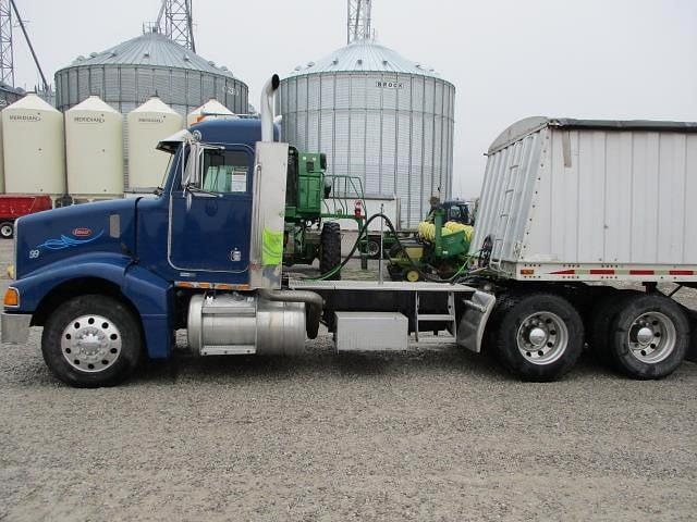 Image of Peterbilt 385 equipment image 2