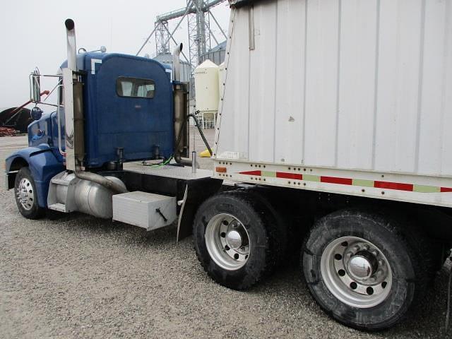 Image of Peterbilt 385 equipment image 1