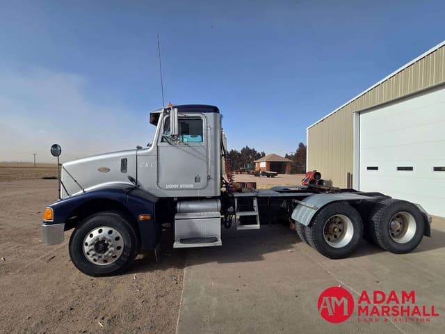 Image of Peterbilt 385 equipment image 2
