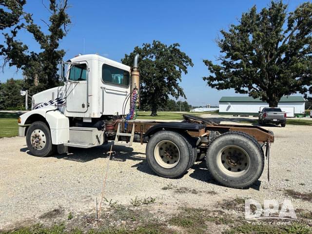 Image of Peterbilt 385 equipment image 4