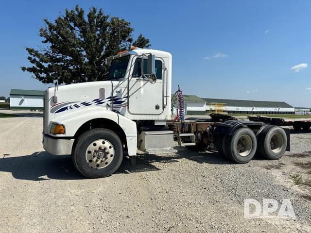 Image of Peterbilt 385 equipment image 1