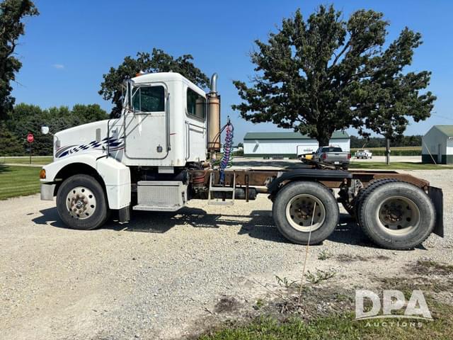 Image of Peterbilt 385 equipment image 3