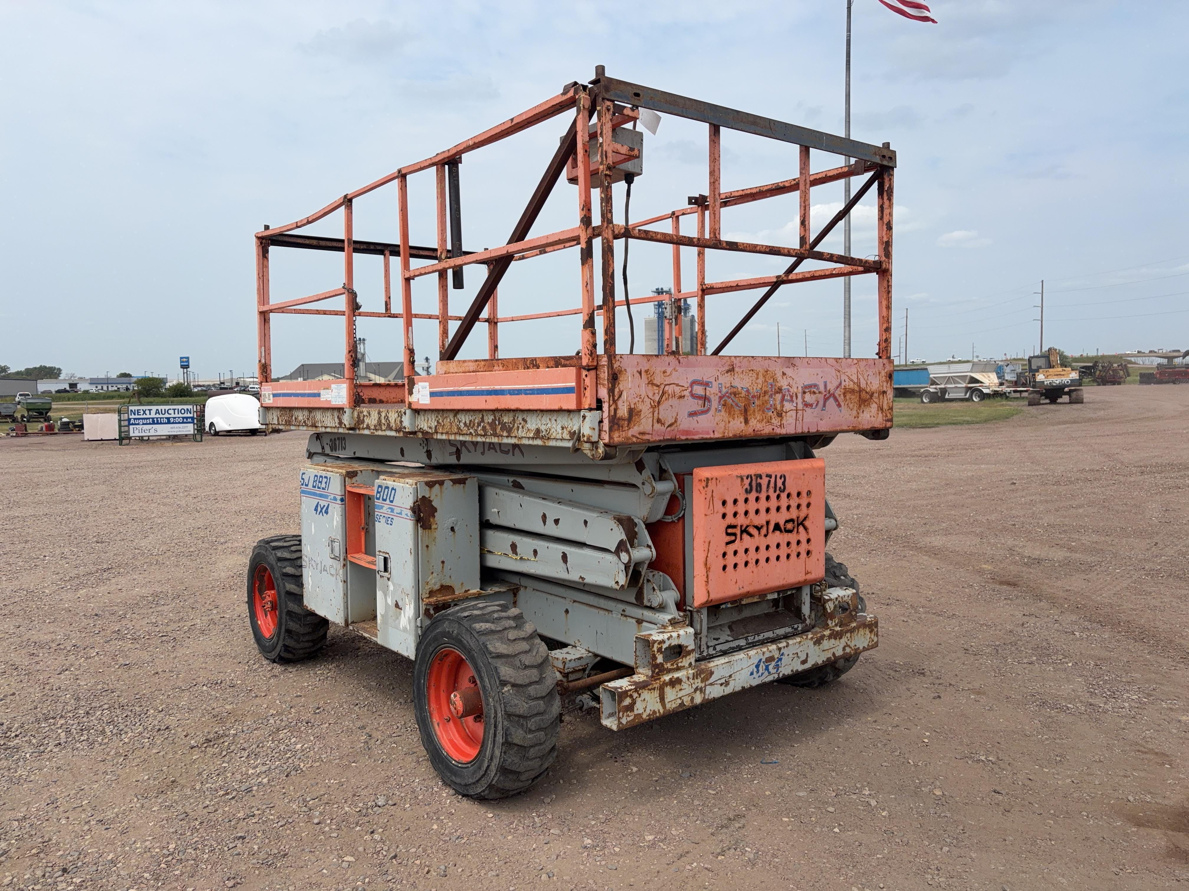 1999 Sky Jack SJ8831 Equipment Image0